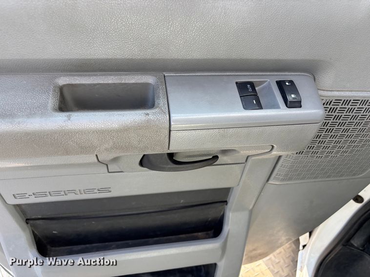 image for item NK9088 2015 Ford E450 shuttle bus