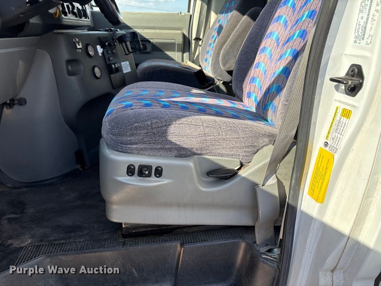 image for item NK9088 2015 Ford E450 shuttle bus