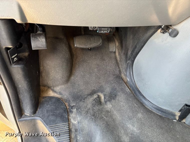 image for item NK9088 2015 Ford E450 shuttle bus