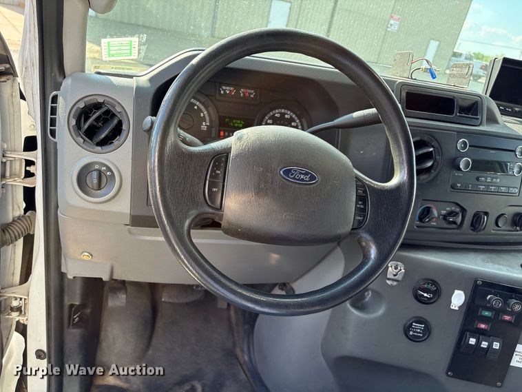 image for item NK9088 2015 Ford E450 shuttle bus