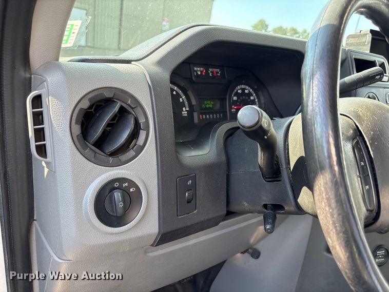 image for item NK9088 2015 Ford E450 shuttle bus