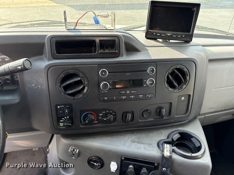 image for item NK9088 2015 Ford E450 shuttle bus