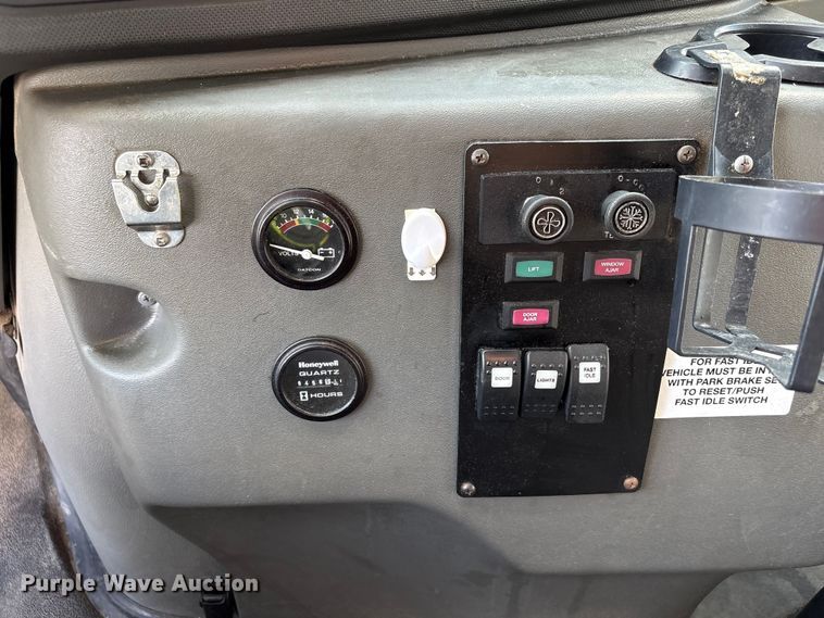 image for item NK9088 2015 Ford E450 shuttle bus