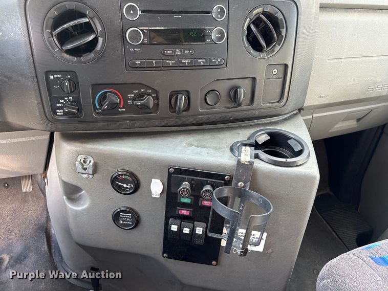 image for item NK9088 2015 Ford E450 shuttle bus