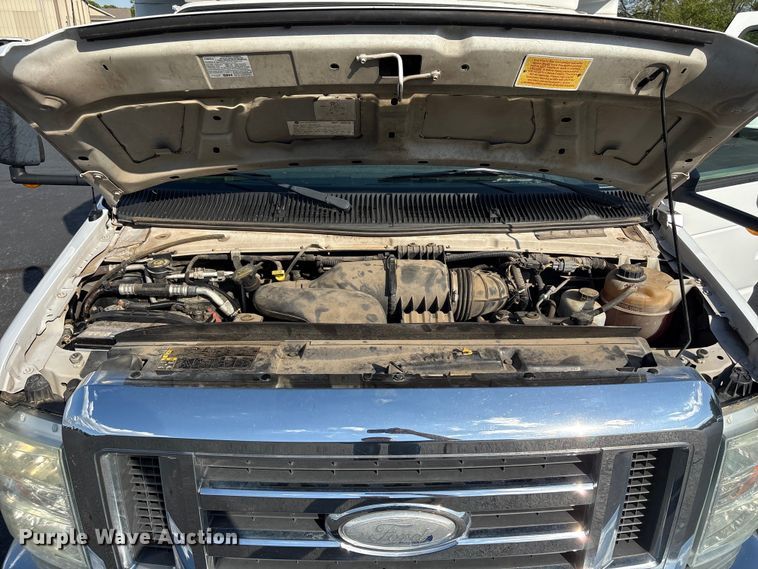 image for item NK9088 2015 Ford E450 shuttle bus