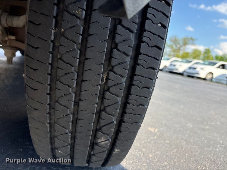 image for item NK9088 2015 Ford E450 shuttle bus