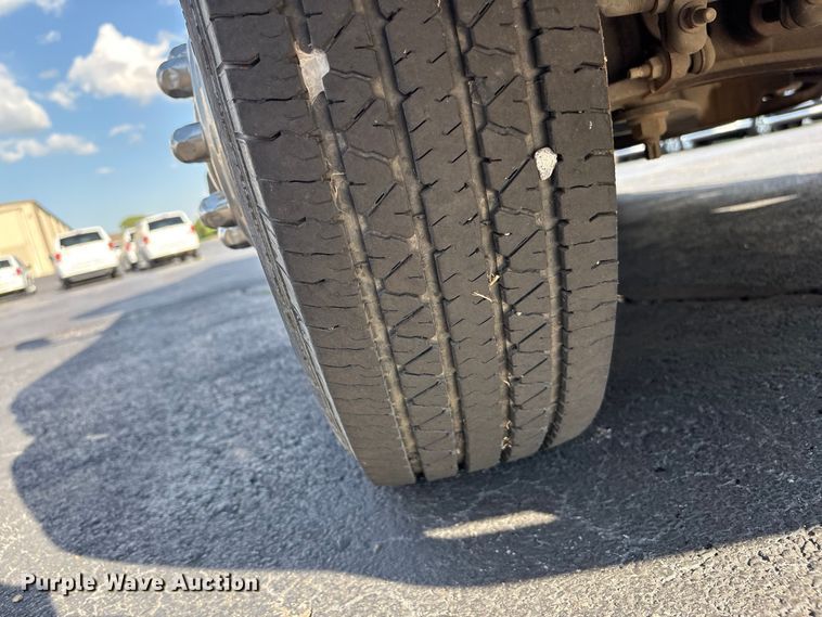 image for item NK9088 2015 Ford E450 shuttle bus