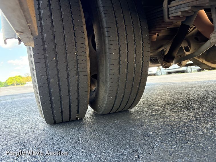 image for item NK9088 2015 Ford E450 shuttle bus