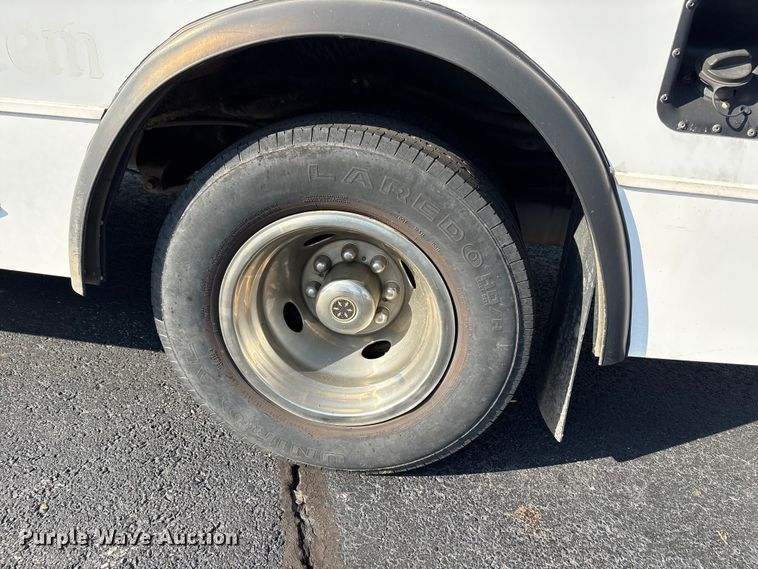 image for item NK9088 2015 Ford E450 shuttle bus