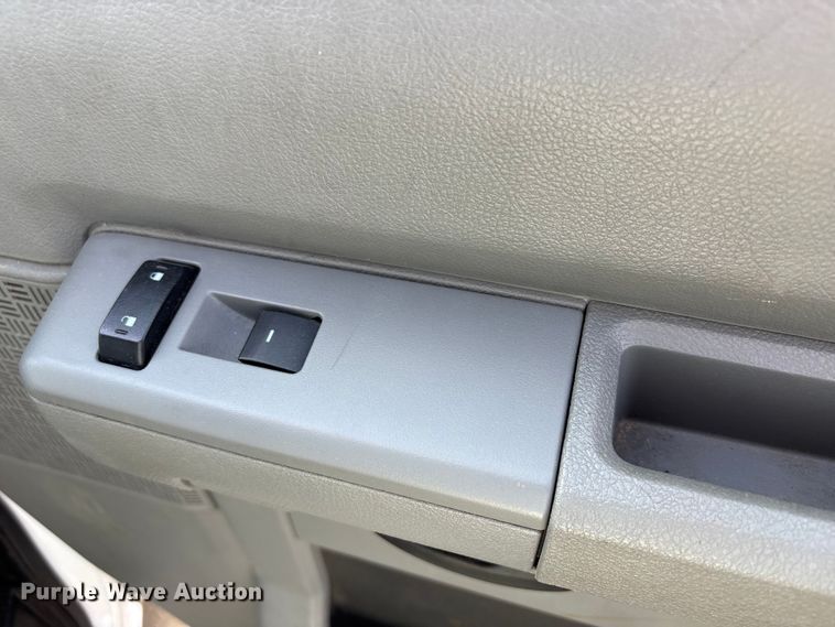 image for item NK9088 2015 Ford E450 shuttle bus