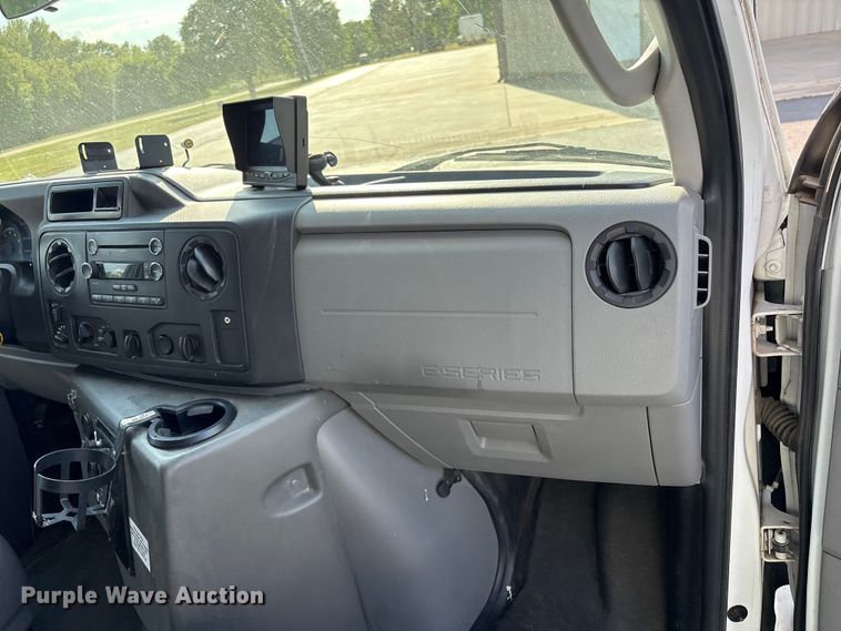 image for item NK9088 2015 Ford E450 shuttle bus