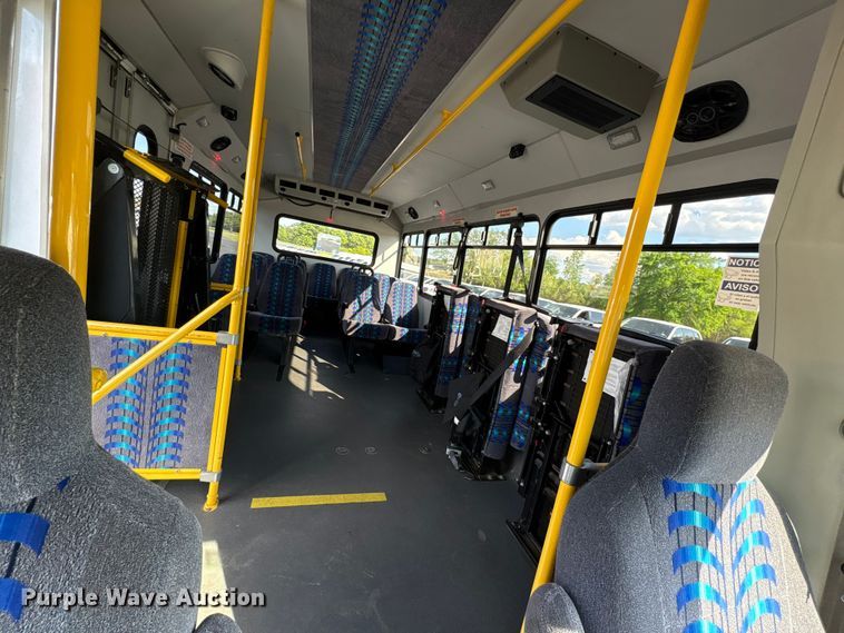 image for item NK9088 2015 Ford E450 shuttle bus