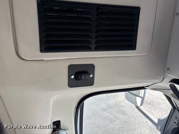 image for item NK9088 2015 Ford E450 shuttle bus