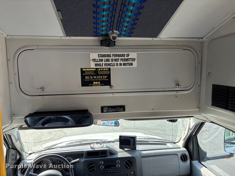 image for item NK9088 2015 Ford E450 shuttle bus