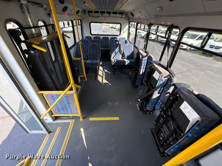 image for item NK9088 2015 Ford E450 shuttle bus