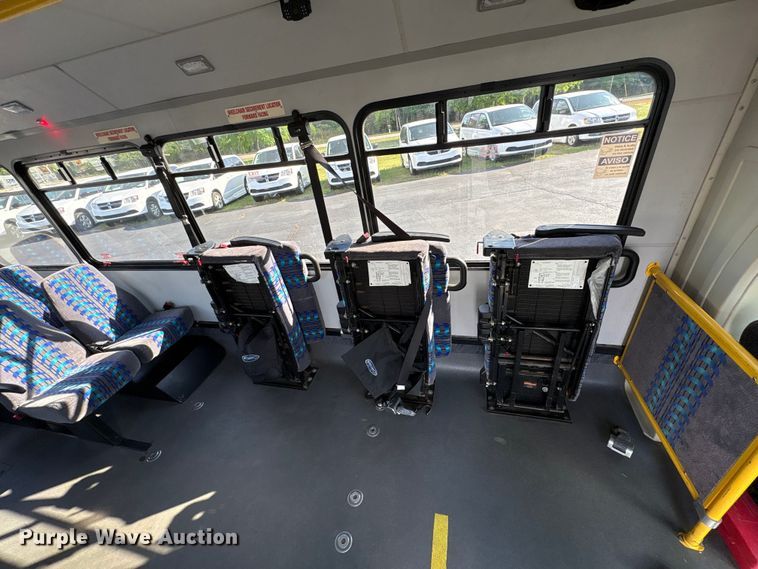 image for item NK9088 2015 Ford E450 shuttle bus