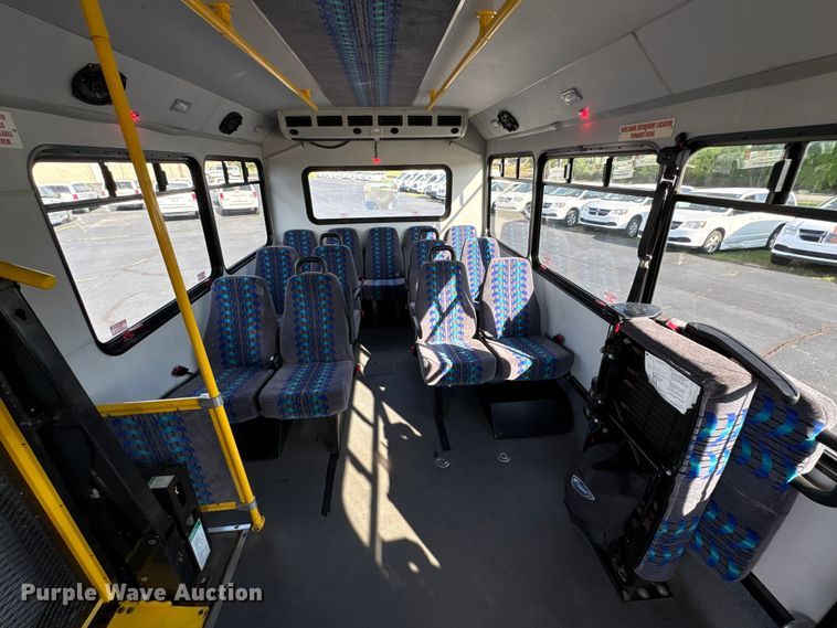 image for item NK9088 2015 Ford E450 shuttle bus