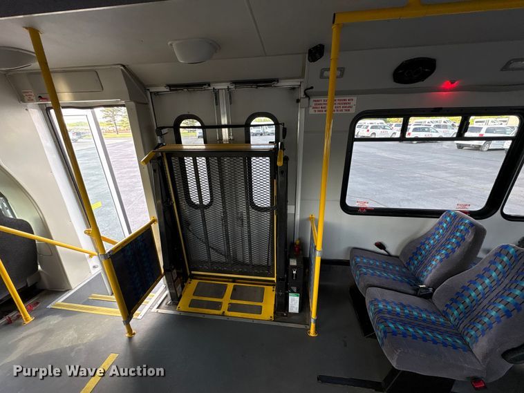 image for item NK9088 2015 Ford E450 shuttle bus