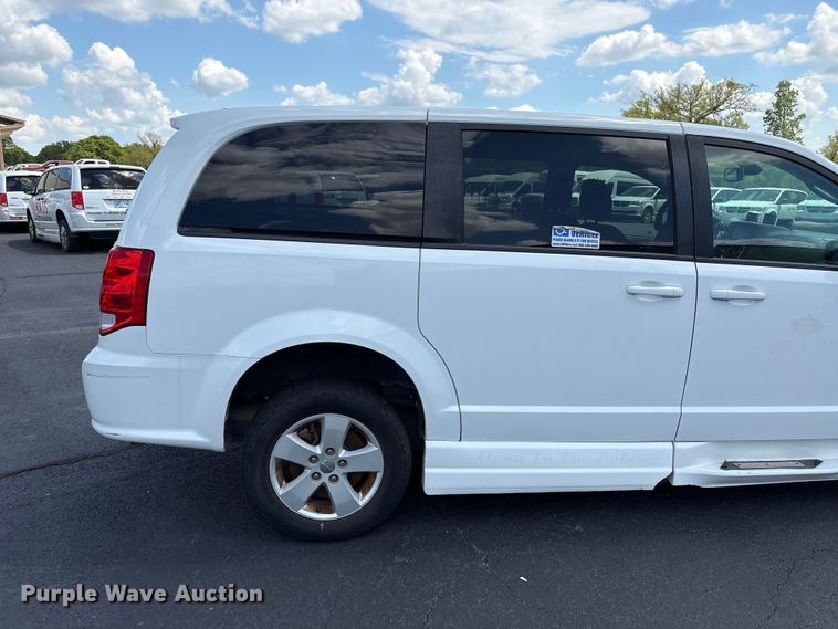 image for item NK9092 2018 Dodge Grand Caravan handicap accessible van