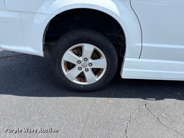 image for item NK9092 2018 Dodge Grand Caravan handicap accessible van