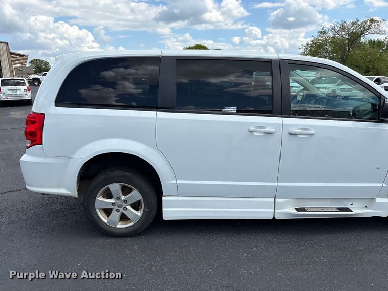 image for item NK9093 2018 Dodge Grand Caravan handicap accessible van