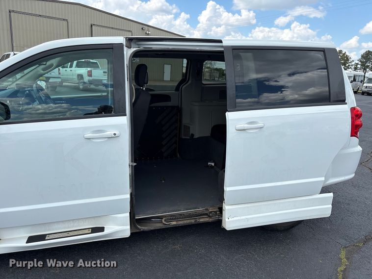 image for item NK9093 2018 Dodge Grand Caravan handicap accessible van