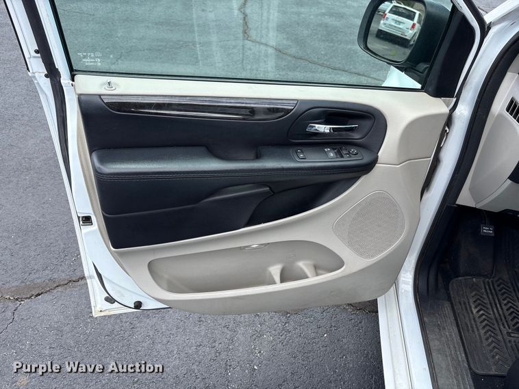 image for item NK9096 2015 Dodge Grand Caravan van