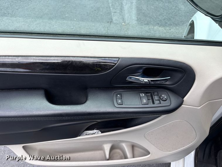 image for item NK9096 2015 Dodge Grand Caravan van