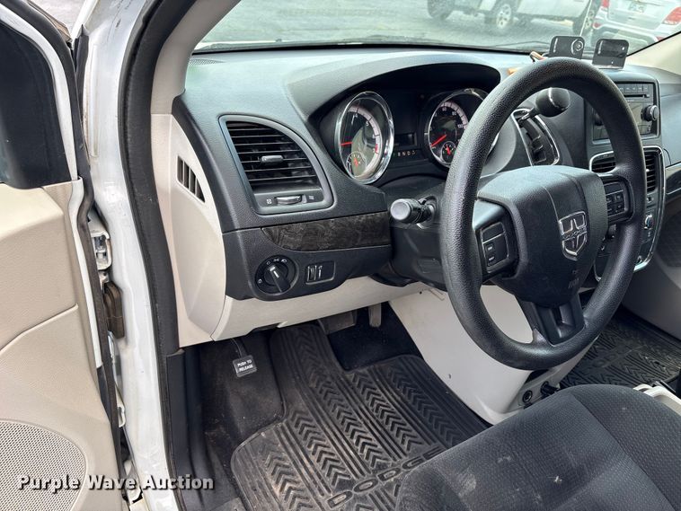 image for item NK9096 2015 Dodge Grand Caravan van