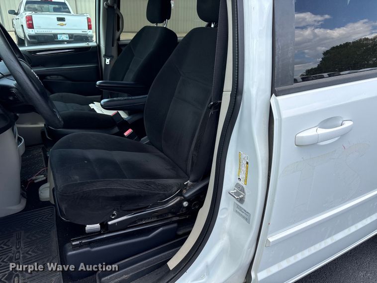 image for item NK9096 2015 Dodge Grand Caravan van