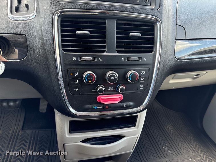 image for item NK9096 2015 Dodge Grand Caravan van