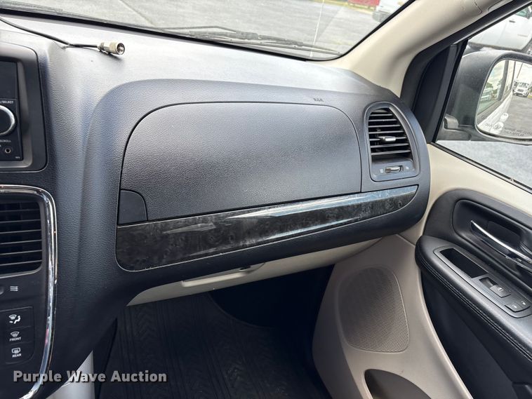 image for item NK9096 2015 Dodge Grand Caravan van