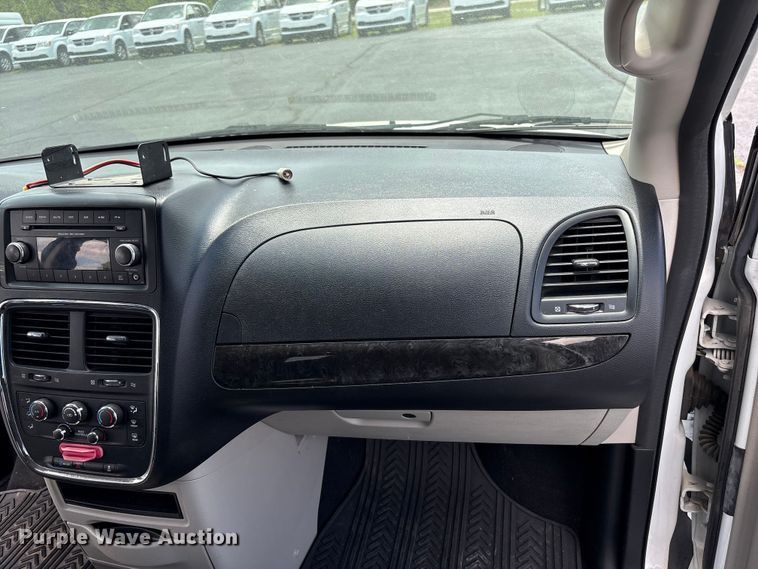 image for item NK9096 2015 Dodge Grand Caravan van