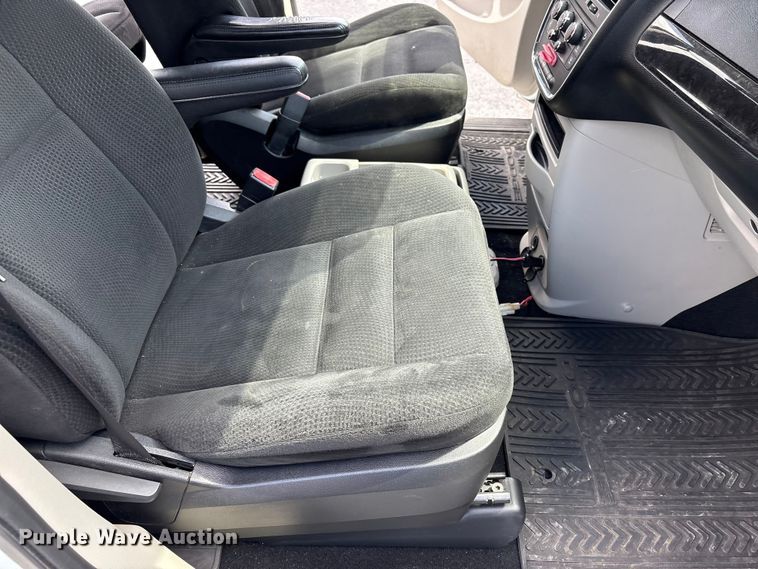 image for item NK9096 2015 Dodge Grand Caravan van