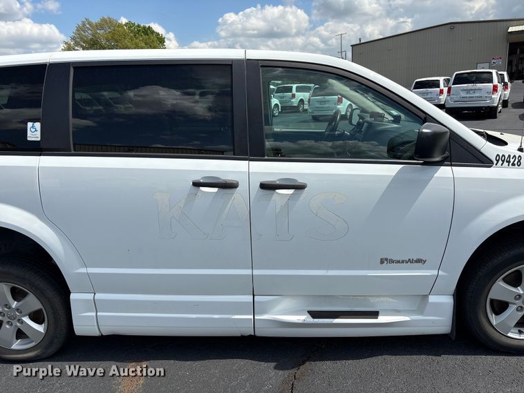image for item NK9098 2019 Dodge Grand Caravan handicap accessible van