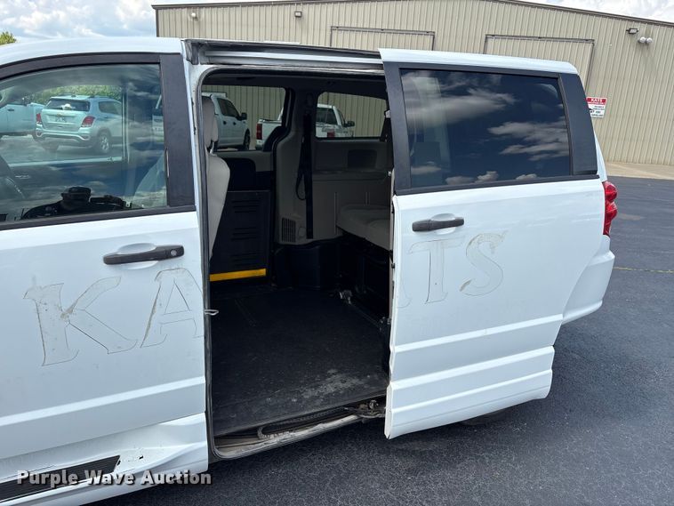 image for item NK9098 2019 Dodge Grand Caravan handicap accessible van