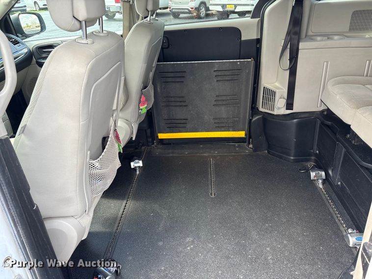 image for item NK9098 2019 Dodge Grand Caravan handicap accessible van