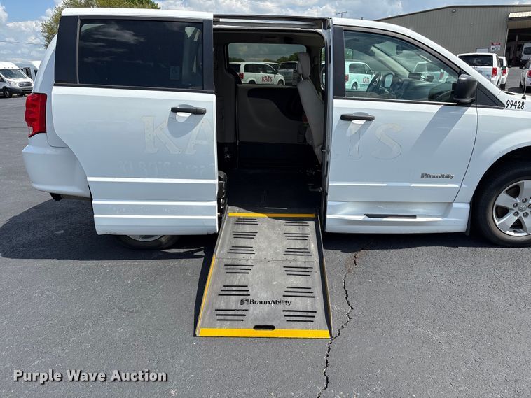 image for item NK9098 2019 Dodge Grand Caravan handicap accessible van