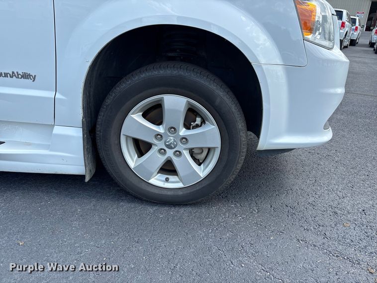 image for item NK9098 2019 Dodge Grand Caravan handicap accessible van