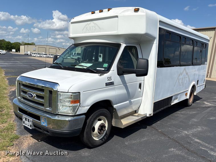 image for item NK9099 2016 Ford E450 shuttle bus