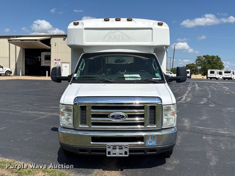 image for item NK9099 2016 Ford E450 shuttle bus