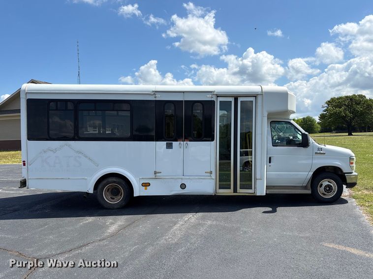 image for item NK9099 2016 Ford E450 shuttle bus