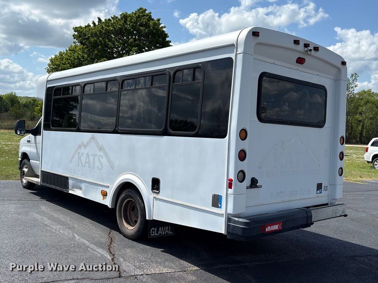 image for item NK9099 2016 Ford E450 shuttle bus