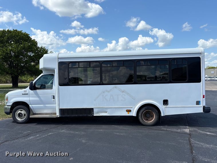 image for item NK9099 2016 Ford E450 shuttle bus