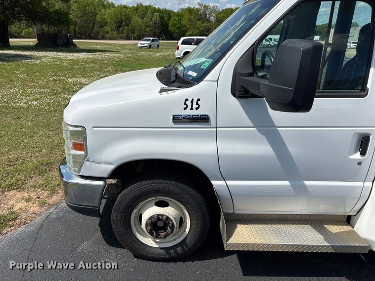 image for item NK9099 2016 Ford E450 shuttle bus