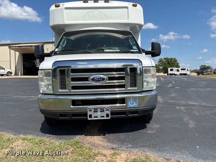 image for item NK9099 2016 Ford E450 shuttle bus