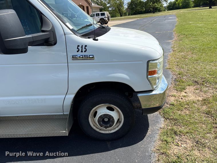 image for item NK9099 2016 Ford E450 shuttle bus