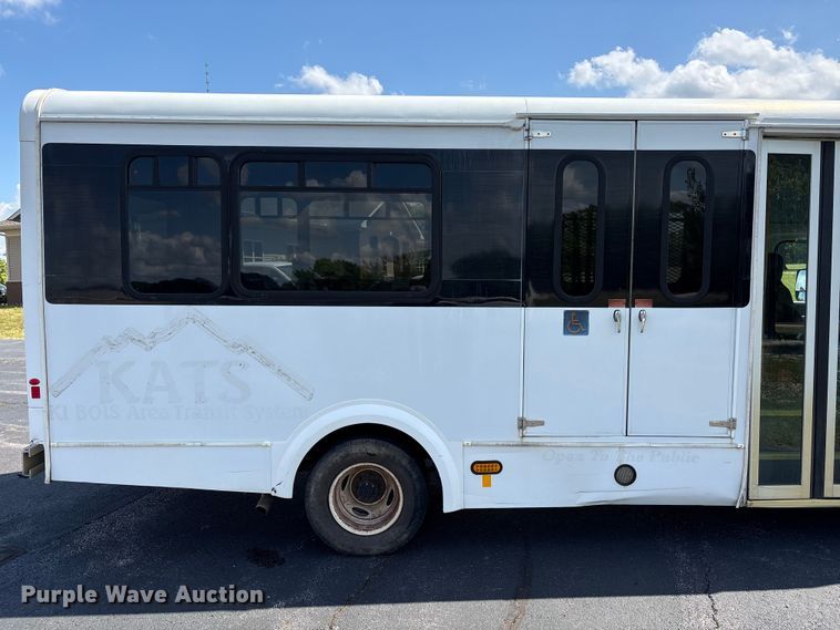 image for item NK9099 2016 Ford E450 shuttle bus