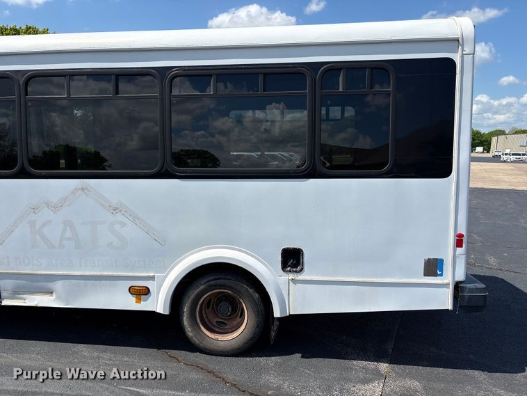 image for item NK9099 2016 Ford E450 shuttle bus