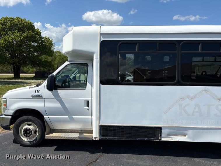 image for item NK9099 2016 Ford E450 shuttle bus